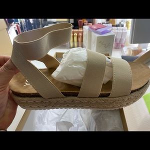Size 8 women’s platform sandal - beige